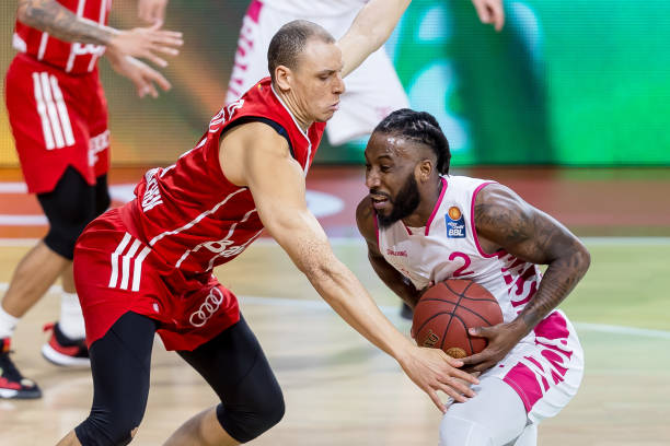 421.5万美元!乔丹NBA生涯首件球衣成功拍卖:历史第五贵